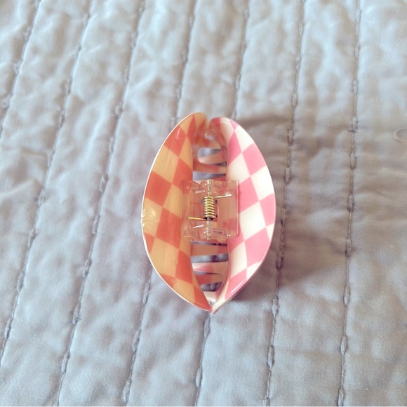 BARBIE Hair Claw Large Checkered Pink - Picture 5 of 6